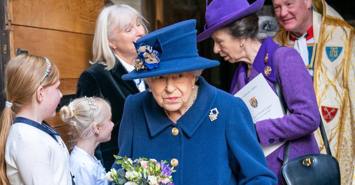 queen elizabeth walking