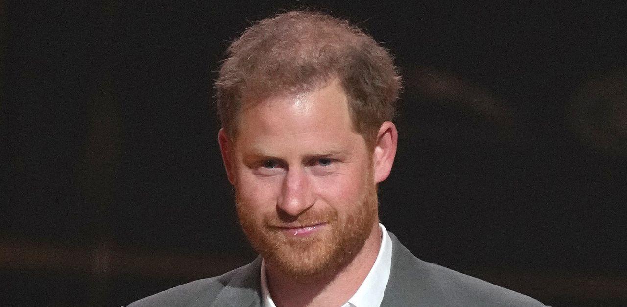 prince harry returns uk alone