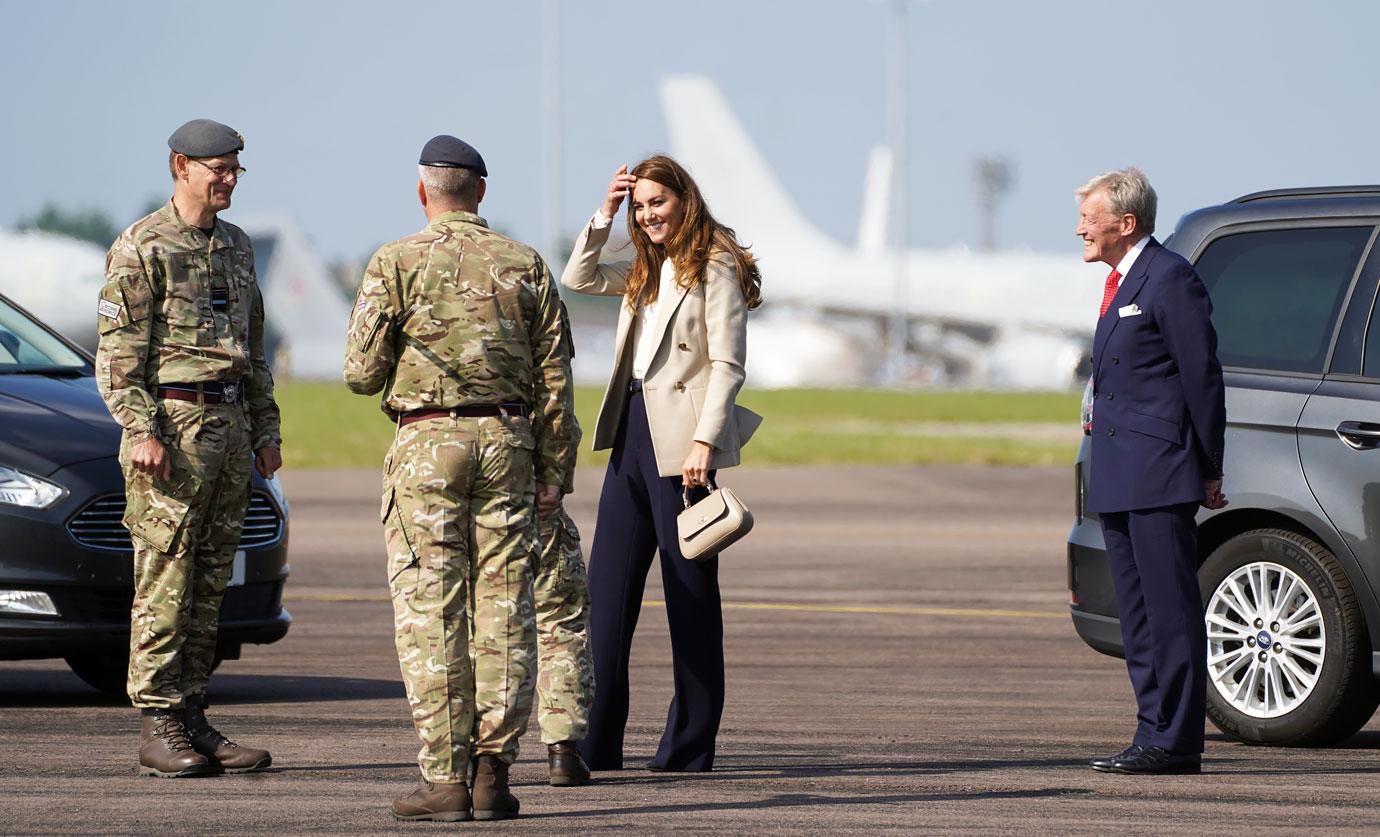 duchess kate raf brize norton