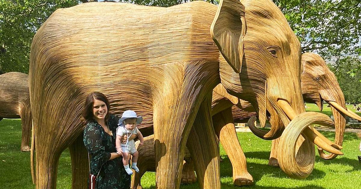 princess eugenie  month old son august elephant statue exhibit see pics