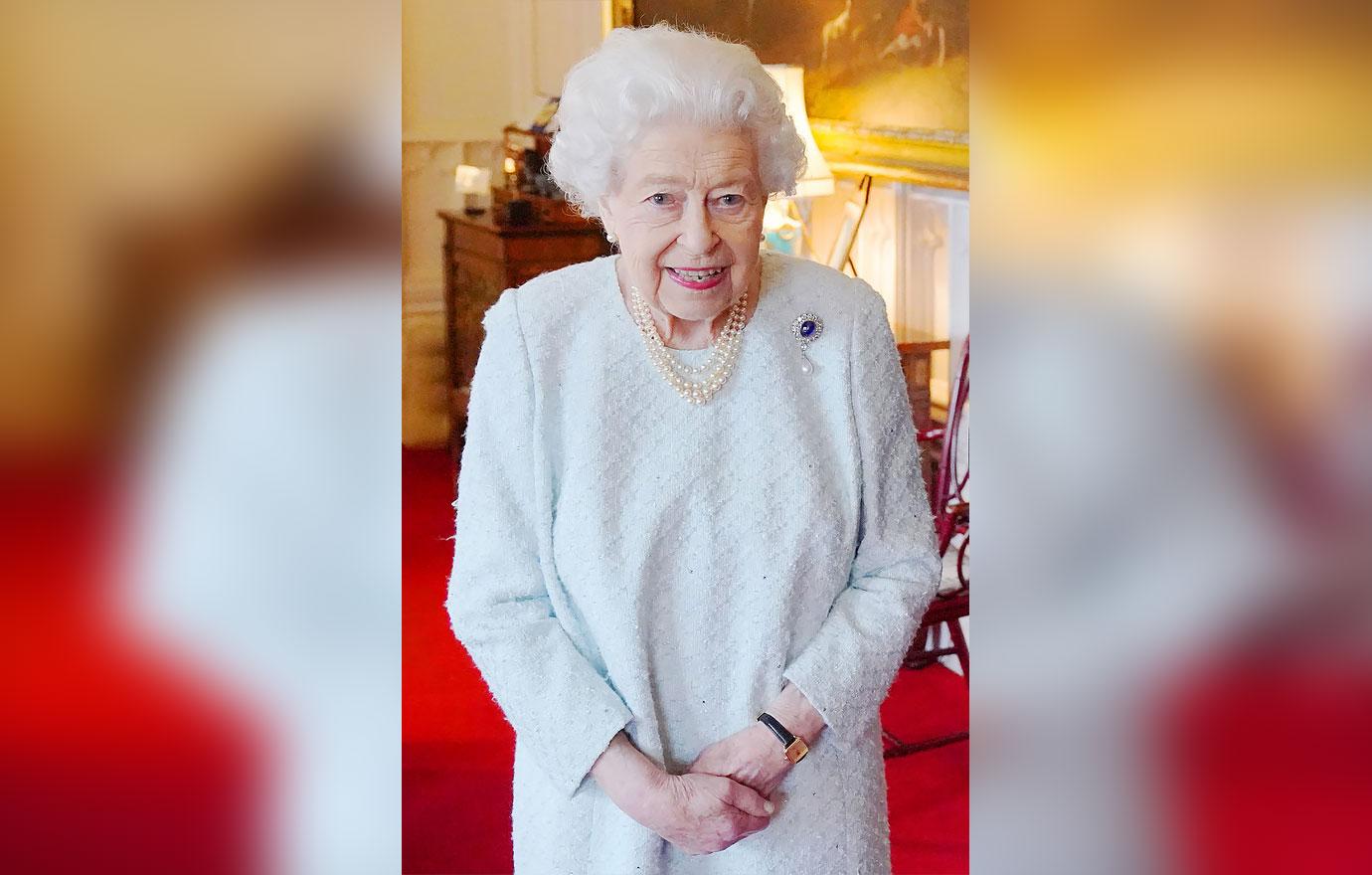 queen elizabeth receives the sultan of oman