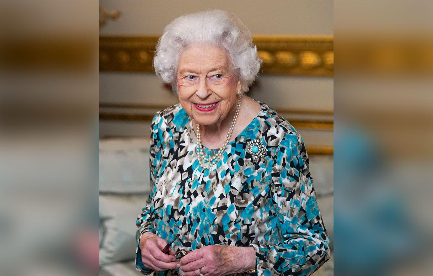 queen views commonwealth games baton and meets members royal regiment