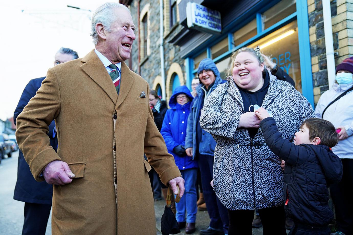 prince charles visits school of veterinary science in wales