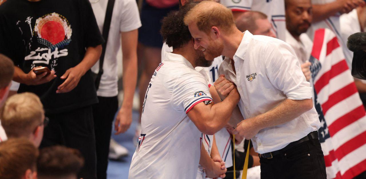 prince harry receives standing ovation invictus games